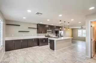 Photo #5: 2394009 Listing