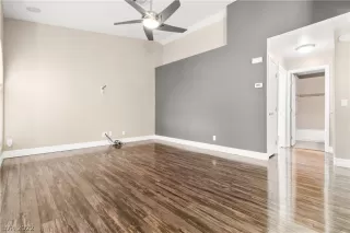 Photo #6: 2394045 Listing