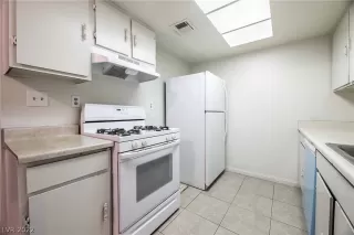 Photo #5: 2394055 Listing 