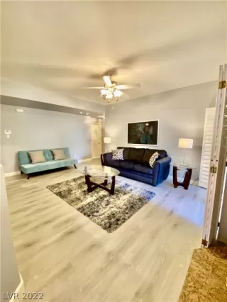 Photo #4: 2394120 Listing