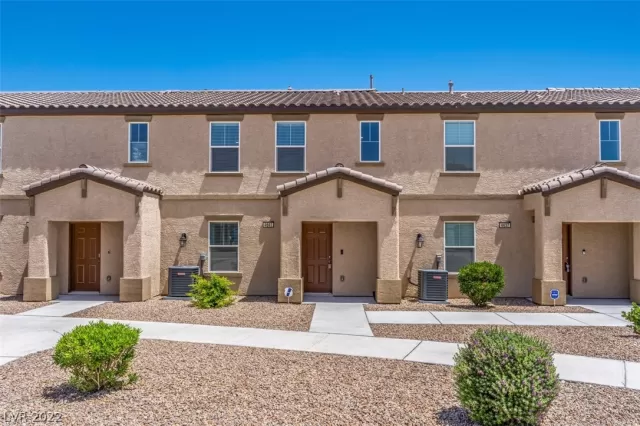 MLS: 2394121 Condo For Sale