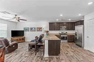 Photo #5: 2394121 Listing