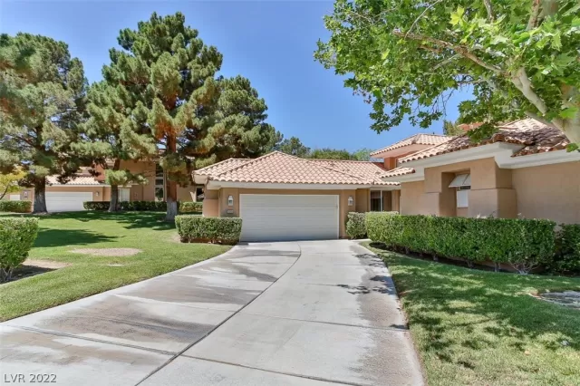 MLS: 2394134 Condo For Sale