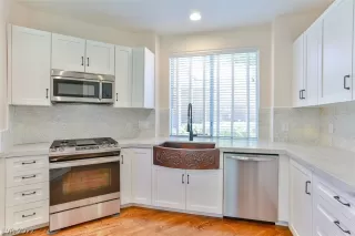 Photo #4: 2394134 Listing