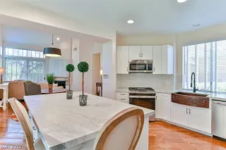 Photo #5: 2394134 Listing