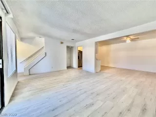 Photo #4: 2394150 Listing