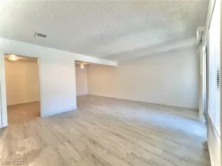 Photo #5: 2394150 Listing