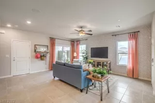 Photo #3: 2394158 Listing