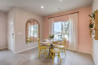 Photo #5: 2394158 Listing