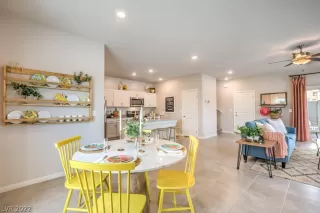 Photo #6: 2394158 Listing