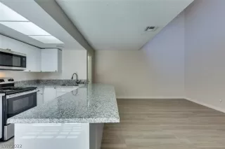 Photo #6: 2394175 Listing