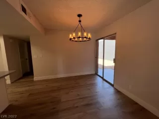 Photo #5: 2394198 Listing