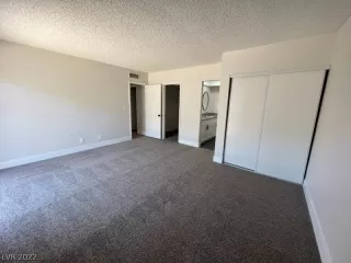 Photo #6: 2394198 Listing