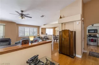 Photo #6: 2394208 Listing