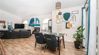 Photo #3: 2394210 Listing