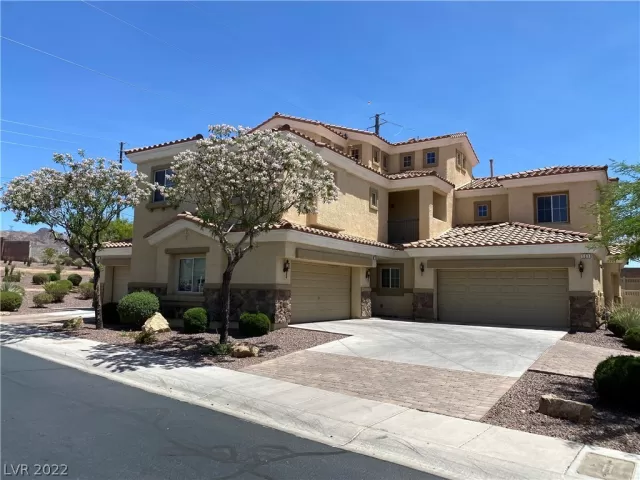 MLS: 2394228 Condo For Sale