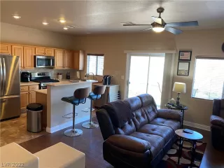 Photo #3: 2394228 Listing