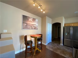 Photo #4: 2394228 Listing