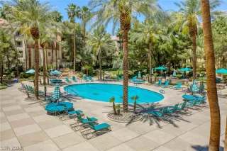 Photo #3: 2394235 Listing