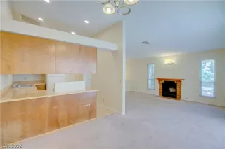 Photo #4: 2394236 Listing