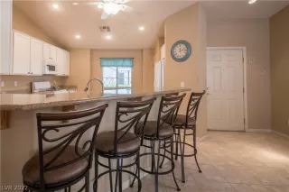 Photo #5: 2394239 Listing 