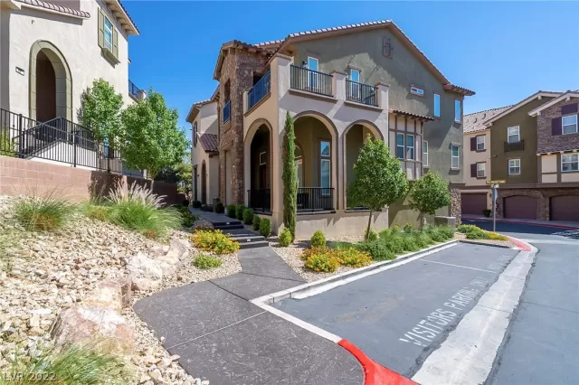 MLS: 2394242 Condo For Sale