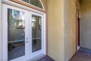 Photo #4: 2394242 Listing