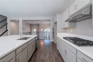 Photo #6: 2394242 Listing