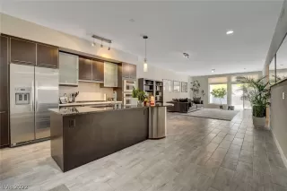 Photo #3: 2394246 Listing