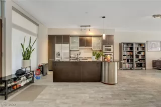 Photo #4: 2394246 Listing