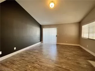 Photo #1: 2394257 Listing 