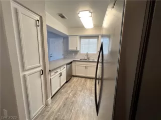 Photo #3: 2394257 Listing 