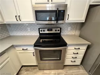 Photo #5: 2394257 Listing 