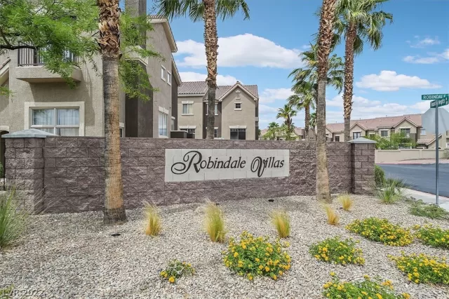 MLS: 2394275 Condo For Sale