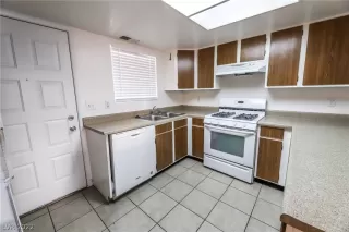 Photo #6: 2394296 Listing