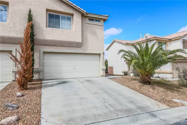 MLS: 2394304 Condo For Sale