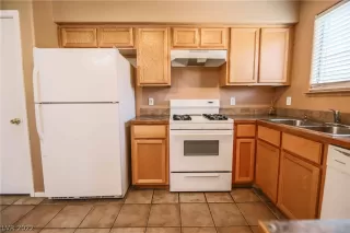 Photo #5: 2394304 Listing 