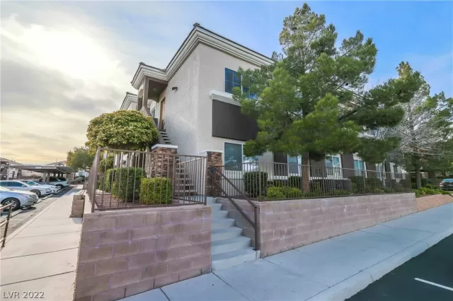 MLS: 2394308 Condo For Sale