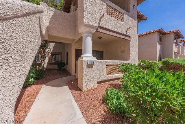 MLS: 2394329 Condo For Sale