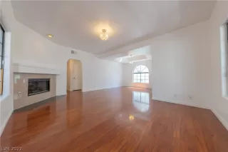 Photo #2: 2394329 Listing