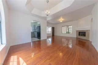 Photo #4: 2394329 Listing