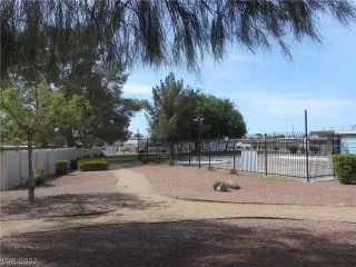 Photo #5: 2394359 Listing 