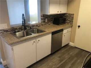 Photo #4: 2394401 Listing 