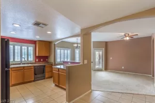 Photo #5: 2394405 Listing