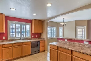 Photo #6: 2394405 Listing