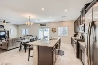 Photo #4: 2394428 Listing