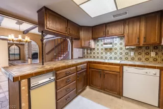 Photo #2: 2394446 Listing