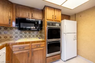 Photo #3: 2394446 Listing