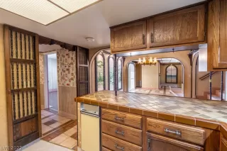 Photo #5: 2394446 Listing