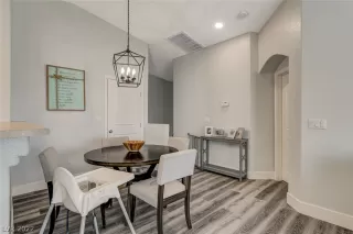 Photo #4: 2394449 Listing